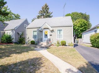 924 Woodlawn Ave, Waukegan, IL 60085