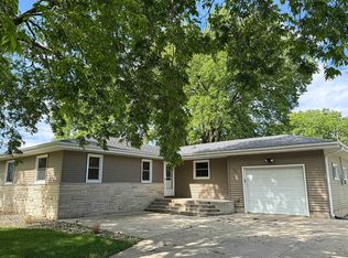 201 1st St, Delhi, IA 52223