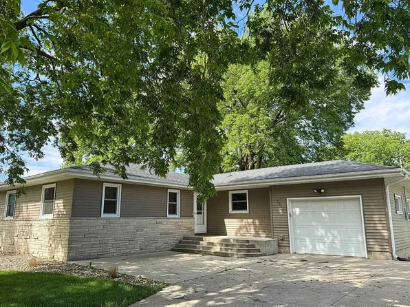 201 1st St, Delhi, IA 52223