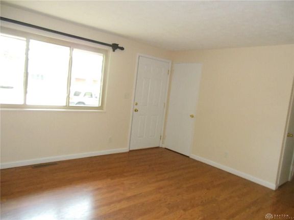 3rd image of 323 Enxing Ave