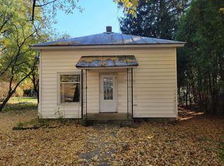 1345 Elm St, Almond, WI 54909