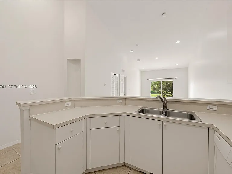 3393 NE 11th Dr — Photo 16