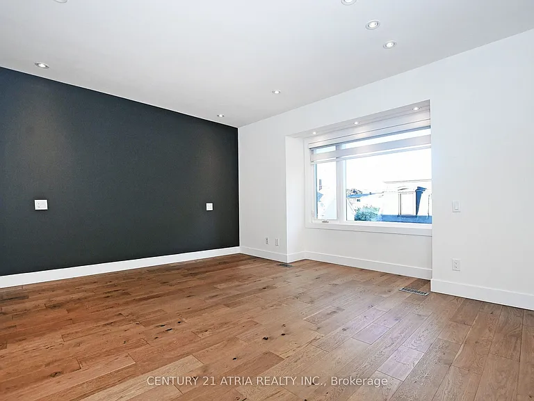 10 Palmerston Ave — Photo 20