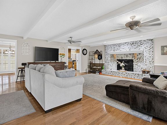 4th image of 806 Roy Ct