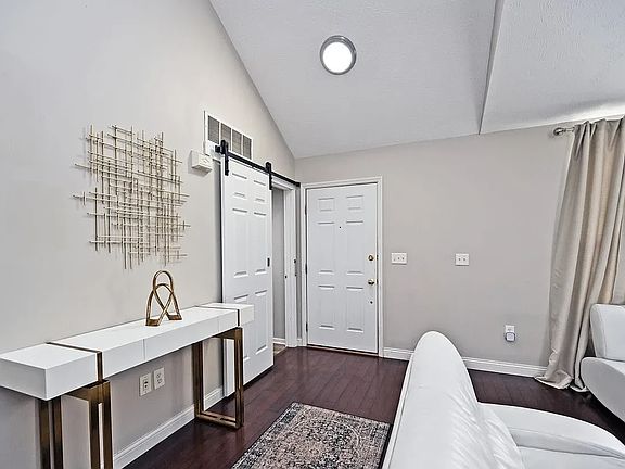 4th image of 7545 Hyatts Ln