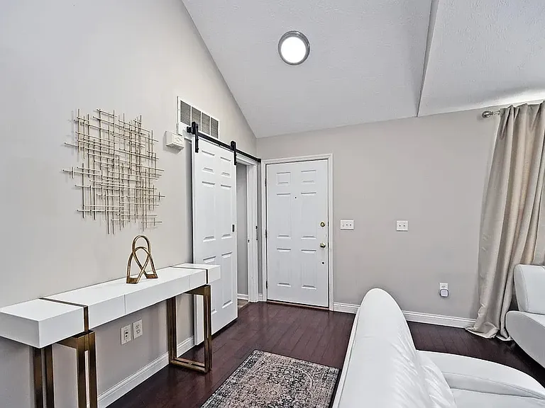 7545 Hyatts Ln — Photo 4