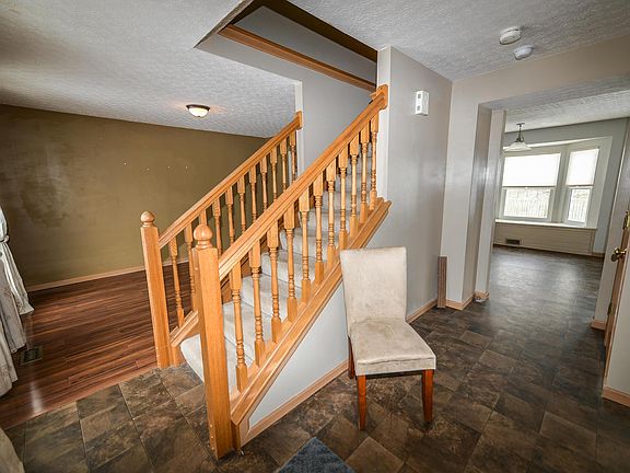 3rd image of 896 Military Dr