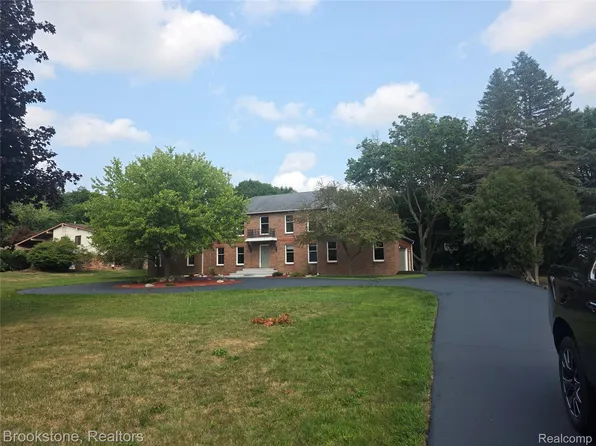 1210 Springborrow Dr, Flint, MI 48532