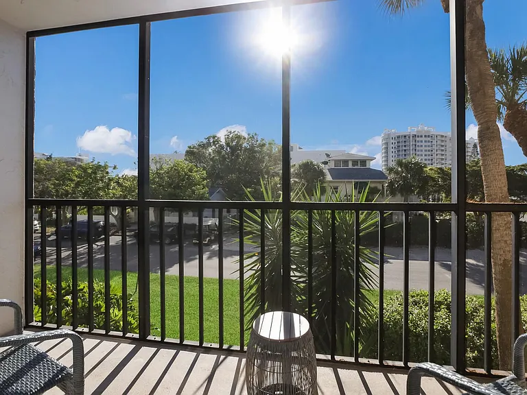 Screened Lanai Views.