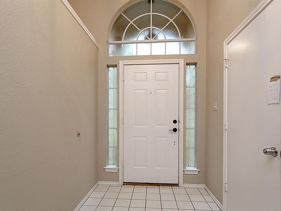 4th image of 2910 Martin Dr