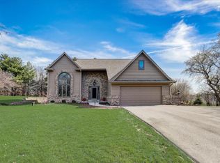 218 N Taliesin Rd, Wales, WI 53183