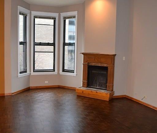 3rd image of 1004 N Clark St #3N