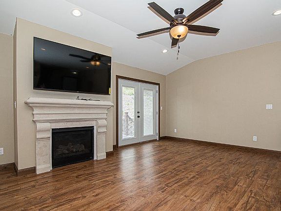 4th image of 6042 Seven Springs Dr