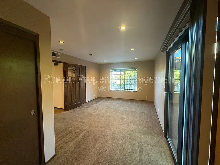 408 Galvin Cir — Photo 4