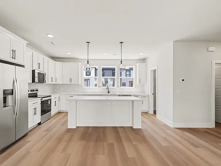 7920 Sansom Cir — Photo 18