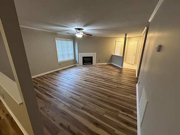 4th image of 112 Breezewood Dr APT D