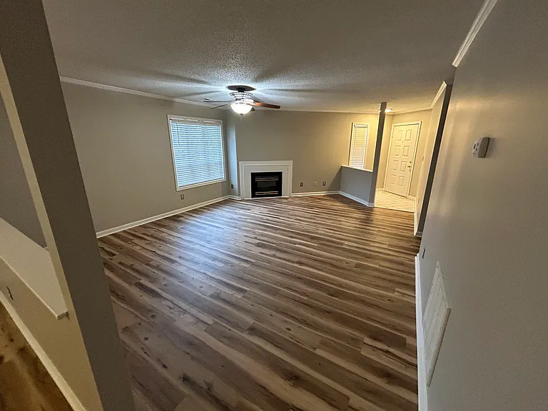 112 Breezewood Dr #D — Photo 4