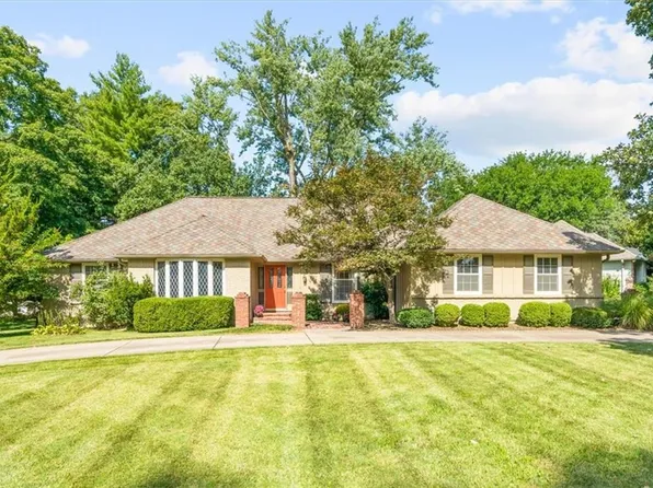 8124 Granada St, Prairie Village, KS 66208