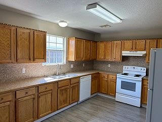 5th image of 5013 Hawthorn Dr