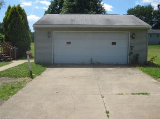 371 Frisby Ave, Barberton, OH 44203