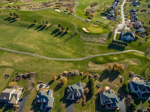 3rd image of 460 Scarlet Dr