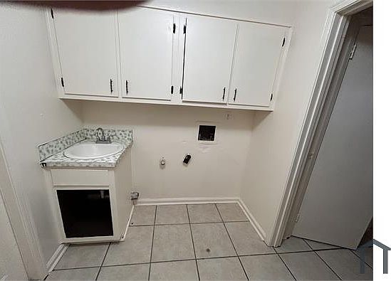 4th image of 946 Queensbury Dr