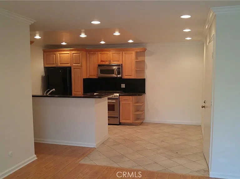 365 Burchett St — Photo 13