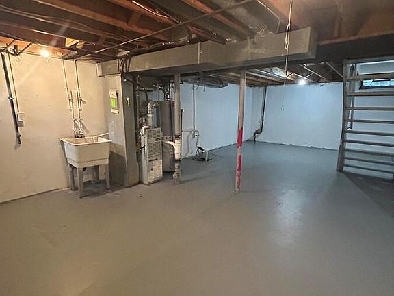5th image of 438 Villa Dr