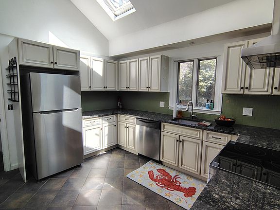 4th image of 25 Cedardale Road