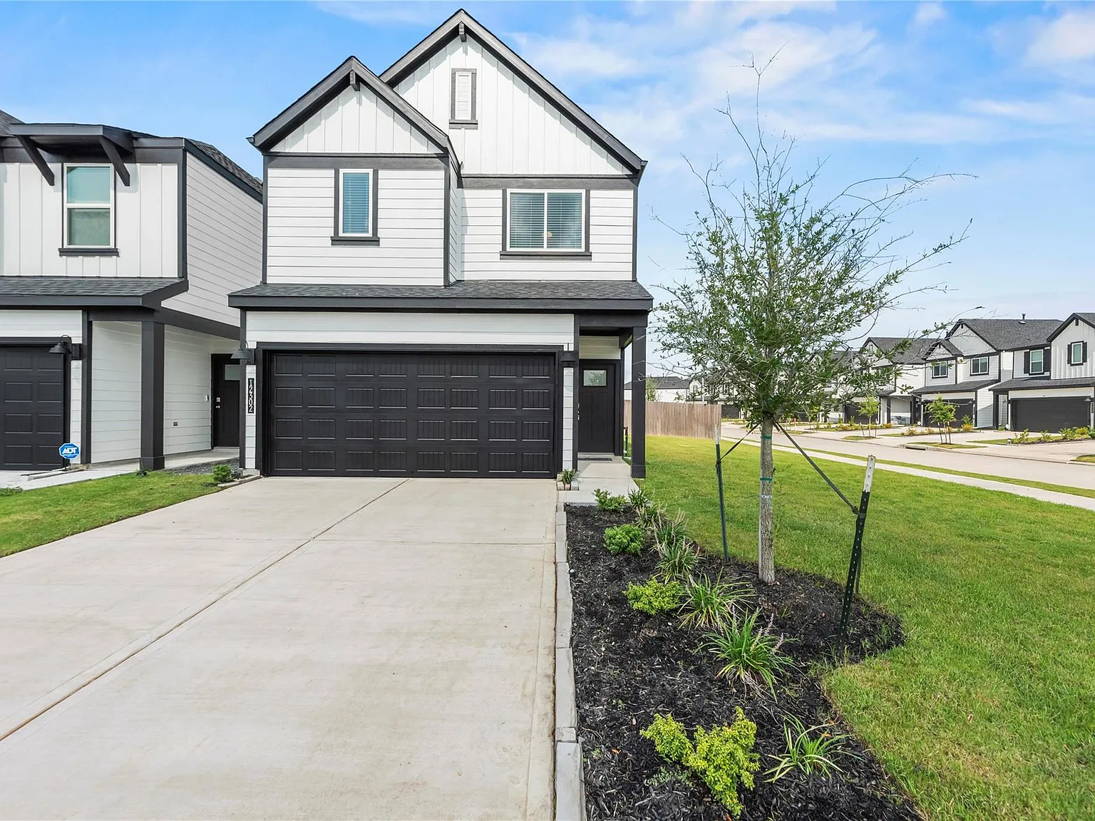 4 bed, 2.5 bath, 2054 sqft, $2,500 — Photo 4
