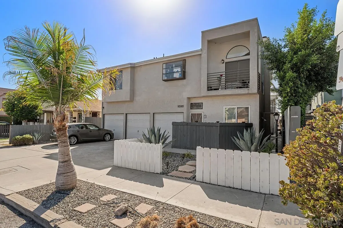 2 bed, 2.0 bath, 922 sqft, $2,995 — Photo 1
