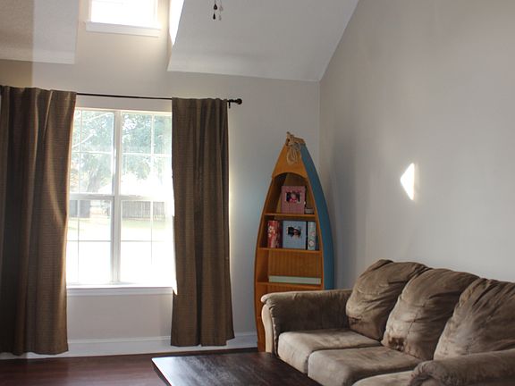 4th image of 303 White Bluff Ct