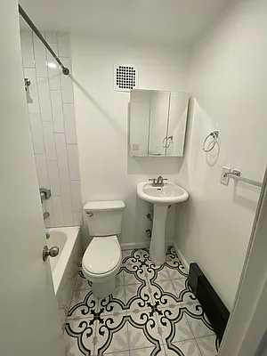 Rented by Olympic CIty Real Estate | media 4