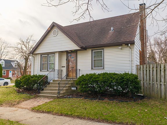 3rd image of 17702 Community St