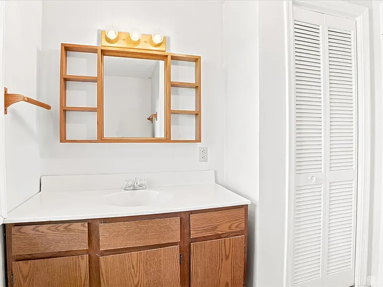 102 Linwood Ct — Photo 49