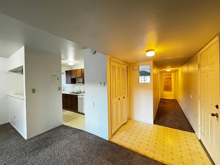 1318 Holland Park Blvd — Photo 6
