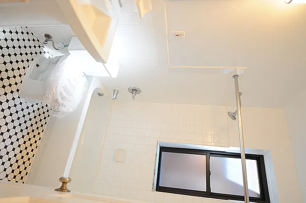 Rented by Metropolis Real Estate of Manhattan | media 37