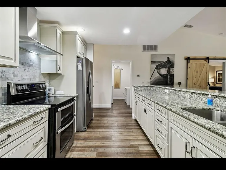 1900 Whispering Way — Photo 3