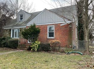 215 Lawrence St, Uniondale, NY 11553