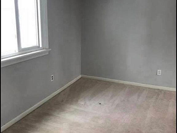 3rd image of 2876 Hudson Dr