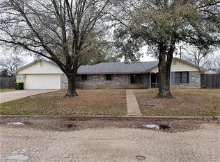 209 Man O War St, Groesbeck, TX 76642