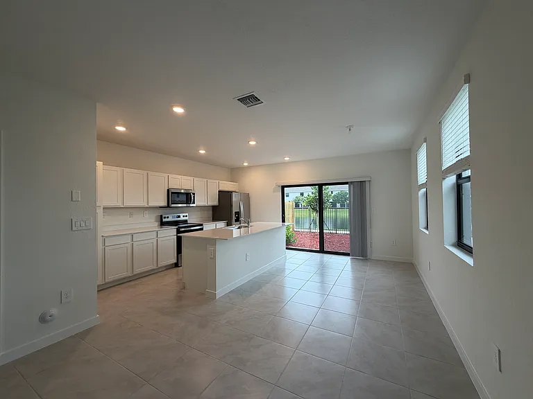 1432 NE 4th Ave — Photo 5