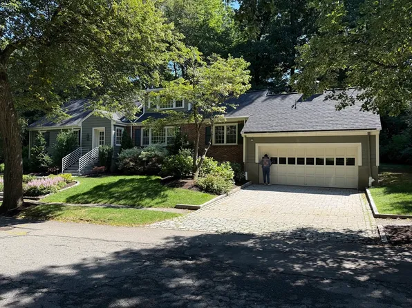 44 Valley Rd, Brookline, MA 02467