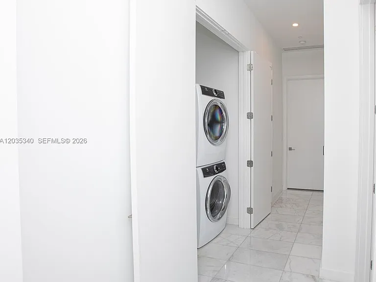 2821 S Bayshore Dr #20D — Photo 7
