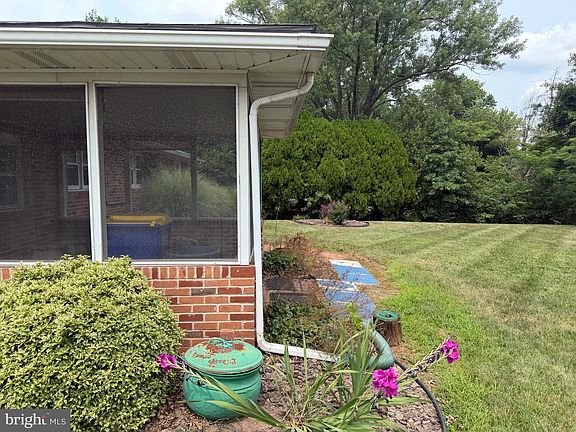 5th image of 2329 Redwood Rd