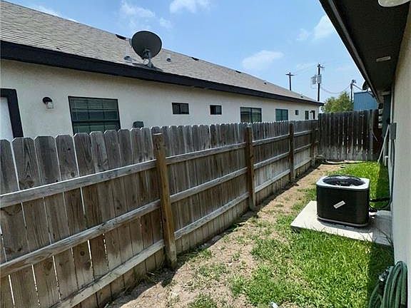 4th image of 1227 Whiteoak Dr APT 4