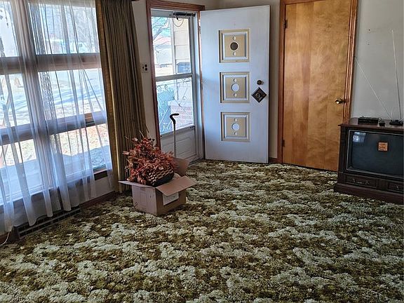 4th image of 324 Elmwood Dr