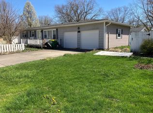 905 W Poplar St, Zionsville, IN