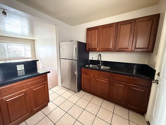4th image of 4109-4115.5 Park Blvd #4109