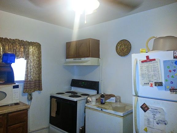 4th image of 1147 W 5th St